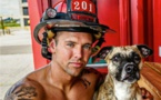 Des hommes à croquer et des animaux trop mignons, ce nouveau calendrier de pompiers va mettre le feu !