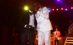 Le photographe Chon en toute complicité avec Youssou Ndour