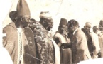 Présentation du Djaraf El hadj Ibra PAYE au président SENGHOR, par Momar Mariémé DIOP Serigne Ndakarou et les Dignitaires
