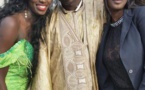 Fallou Dieng pose avec sa fille Codou et Lissa