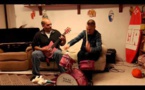 Ce père et son fils, se sont amusés à jouer du metal avec des instruments pour enfants