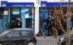 Deux personnes brièvement prises en otage dans une Poste de Colombes