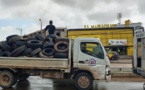 Opération de ramassage de pneus et découverte suspecte d'essence à Grand-Dakar