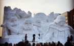 Impressionnant : 3500 tonnes de neige utilisées pour créer des sculptures inspirées de Star Wars !