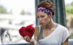 Top 10 des petits signes que ta copine attend VRAIMENT la Saint Valentin (et que tu lui offres un truc) 