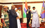 Gambie : Le président gambien, Adama Barrow, décore le major sénégalais Abdoulaye Camara