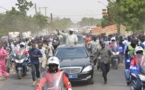 Incroyable! Un ministre de la République porté sur les épaules pour voir le Président Macky Sall