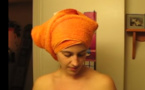 A chaque fois qu'elle sort de sa douche, sont chat fait un truc vraiment bizarre !