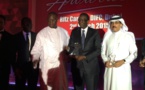 Amadou Ba et son frère Mouhamadou Makhtar Cissé recevant le premier prix africain des Awards de la Finance pour le prix Sukuk