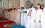 Mouhamed VI a prié à la Grande mosquée de Dakar et offre 10.000 exemplaires du Coran