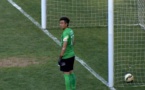 Un gardien chinois se désaltère et prend un but!