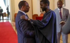 Le Président Macky Sall, a reçu ce jeudi, son successeur le Président Bassirou Diomaye Faye, élu au premier tour de la Présidentielle 2024