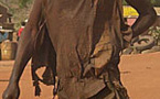 Audio: Émouvante histoire d’une jeune fille dont le père est devenu fou mais…