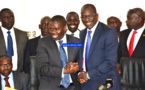 Les images de la passation de service entre Oumar Youm et Abdoulaye Diouf Sarr