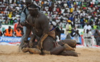 100 photos - Bombardier-Modou Lo: Revivez les images choc du Combat royal