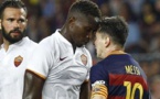 Lionel Messi perd son sang froid et met un coup de tête à Mapou Yanga-Mbiwa (vidéo)