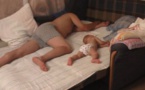 Quand un petit garçon veut tout faire comme son père, ça donne des photos absolument adorables ! La 7e est ma préférée…