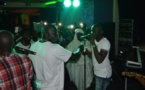 Le jet-setteur sénégalais d'Ibiza en Espagne, Ouz Diop, arrose Pape Diouf de billets de banque (Vidéo)