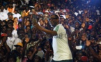 Youssou Ndour en mode Selfie avec ses fans de Ziguinchor 