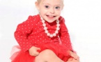 Cette petite fille trisomique, d'à peine 2 ans, est devenue mannequin grâce à ses grands yeux bleus... Elle est magnifique !