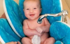 18 objets du quotidien qui faciliteraient énormément la vie des parents ! Le verre pour les médicaments, c'est vraiment génial...