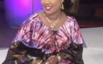 Aïcha Diouf toute souriante sur le plateau de "Entre temps" 