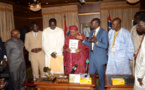 Yaya Jammeh lauréat du trophée "VIVA AFRICA" et d’Ambassadeur de la PLADH