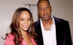 Rihanna contre-attaque après les rumeurs sur sa fausse rela­tion avec Jay Z