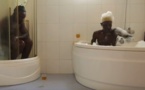 Vidéo: les deux « oustaz » à moitié nus dans la salle de bain…