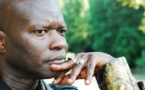 Après Ouza Diallo, le chanteur Omar Pène, un autre des rares ténors de la musique Sénégalaise à rendre visite à Thione Seck