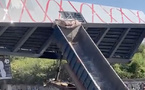 Accident sur la route de l’aéroport : Un camion percute la passerelle de Yoff, la circulation bloquée