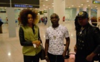 Tournée européenne de Viviane Chidid: Arrivée du Djolof Band à l'aéroport de Barcelone. Regardez