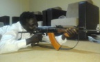 Exclusif ! Le djihadiste sénégalais Abdourahmane Mendy réapparaît avec une arme et expose son fils