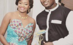 Fama Thioune prend une pose avec Modou Lô