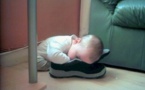 31 photos d'enfants capables de dormir n'importe quand, n'importe où : le 17 est trop drôle !