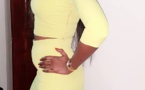 Mbathio Ndiaye moule ses formes dans une tenue sexy