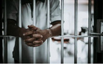 Insolite au tribunal de Dakar : Venu assister au procès d’une de ses proches, un homme atterrit en prison pour outrage…