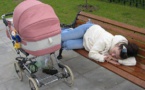 19 photos de parents ultra-fatigués par leur quotidien : la 7 est à mourir de rire !