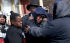 Etats-Unis: Un jeune homme de 19 ans et une mère de famille noirs ont été tués par la police