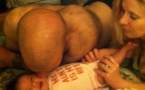 Plein de gens pensent que cette photo montre les fesses d’un homme sur un bébé
