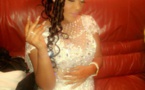 Astou Mbaye Nefertiti se glisse dans une robe de mariée