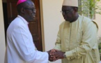 Visite chez l'Archevêque de Dakar : Le Président Macky Sall offre un million à une dame qui l'attendait à sa sortie