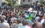 Photos - Manifestation de soutien devant le siège du groupe Walfadjri