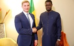 Coopération Sénégal–États-Unis : Bassirou Diomaye Faye échange avec le Sous-secrétaire d’État Jacob Helberg, à Abidjan