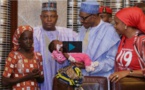 Au Nigeria, la rescapée de Chibok reçue par le Président Muhammadu Buhari