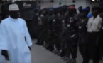 Vidéo – Yaya Jammeh passe en revue son «escadron de la mort»