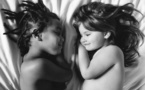 Cette maman prend des photographies absolument sublimes de sa fille adoptive et de sa fille biologique, pour montrer le lien magique qui les unit