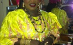 Ngoné Ndiaye Guéweul classe en boubou traditionel