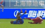 Les terribles images de la fracture de Demba Bâ