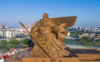 Une immense statue de 1 320 tonnes représentant le dieu de la guerre a été dévoilée en Chine... Impressionnant !